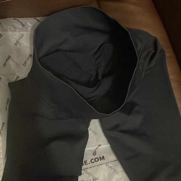 New leggings size medium to largeSOLD - Picture 4 of 6